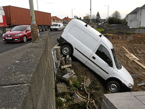 Van Crashes Off Road Into Dundee Garden At Roundabout Evening Telegraph