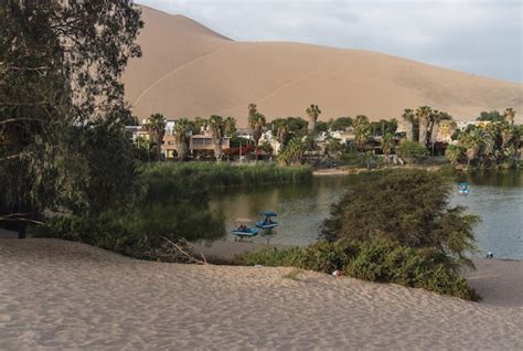 Laguna De Huacachina Ica Peru Foto Premium