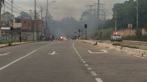 Moradores Interditam Trecho Da Avenida Perimetral Em Bel M Par G