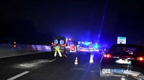 Scontro Tra Due Auto Sull Autostrada A9 Prima Dell Alba Nel Tratto Di