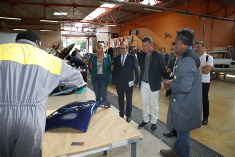 Rentrée scolaire À Illzach visite en fanfare du lycée Bugatti