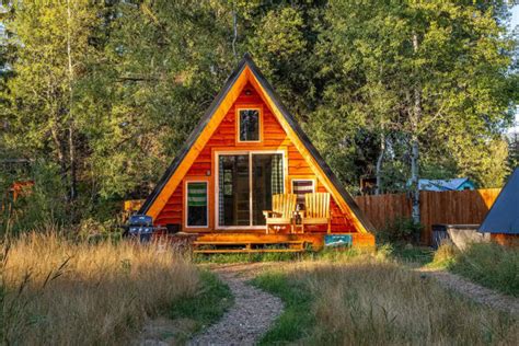 9 Best Rental Cabins Near Glacier National Park | Field Mag