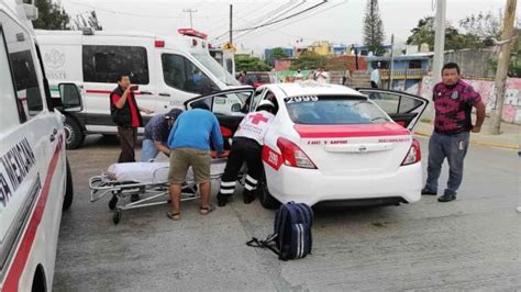 Choque Entre Ambulancia Del Issste Y Taxi En Coatzacoalcos