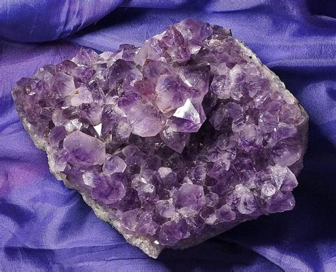 crystal amethyst gem mineral violet quartz pikist