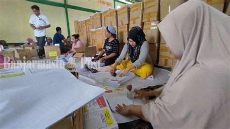 Warga Di Tapin Antusias Lipat Surat Suara Warga Cangkring Lumayan