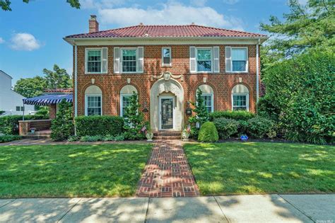 Colonial Brick Cottage