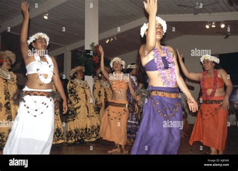 Cook Island Dance Hi Res Stock Photography And Images Alamy