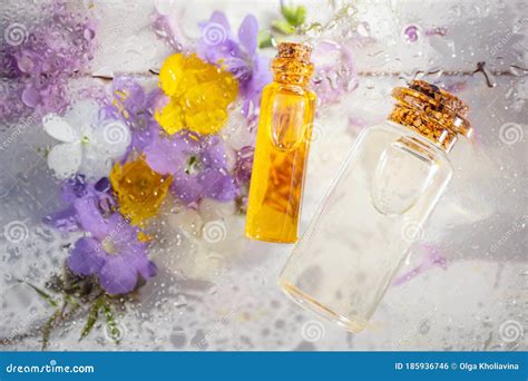 Aceites Esenciales Cosméticos Naturales En Vidrio Pequeños Flascos