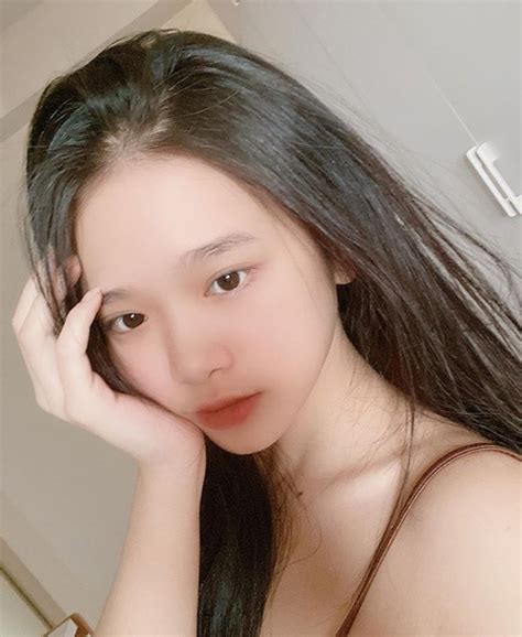 Hot girl Linh Ka khoe mặt mộc đôi mắt nhỏ xíu nhưng lại xinh hơn cả