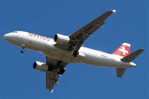 HB IJJ Airbus A320 214 0585 Swiss International Air Lin Flickr