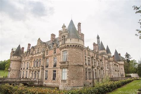 Majestic Castle wedding in France