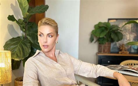 Ana Hickmann Mostra Hematomas Em Palestra Para V Timas De Viol Ncia