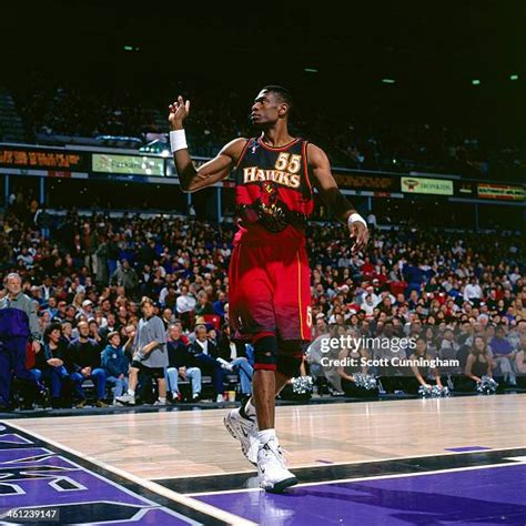 Dikembe Mutombo Finger Photos and Premium High Res Pictures - Getty Images