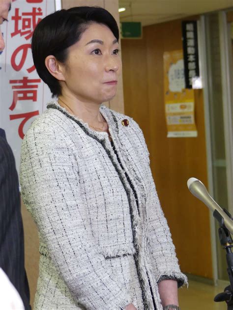 小渕優子氏が目を潤ませ青木幹雄氏を追悼 政界での親代わり「公私を越えてご指導いただいた」 社会写真ニュース 日刊スポーツ