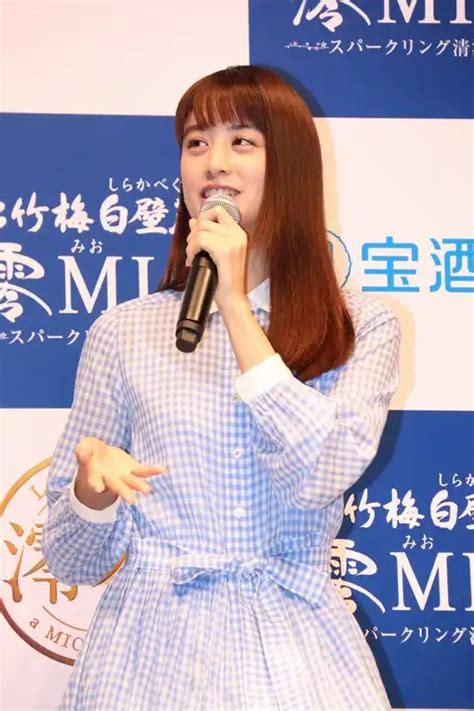 【写真 5 15枚】山本美月：爽やか水色のギンガムチェックワンピで登場 “透け感”でほんのりセクシー Mantanweb（まんたんウェブ）