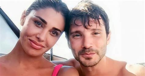 Stefano De Martino Corna A Belen Rai Storce Il Naso Spunta L