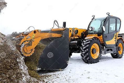 Bucket With Emily Mobile Cutter Selection Of Silage And Haylage From