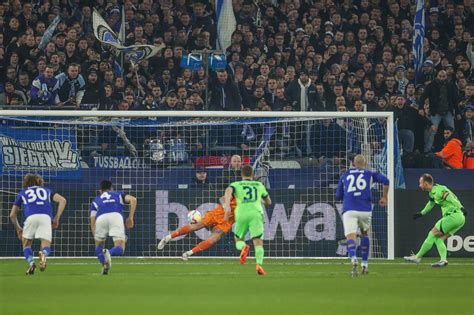 Schalke Empata O Wolfsburg E N O Sai Da Lanterna No Alem O Gazeta