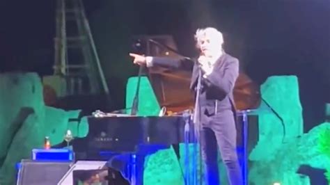 Morgan Furioso Al Concerto Su Battiato Pioggia Di Insulti Al Pubblico