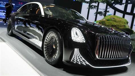 Hongqi L-Concept Debuts As Three-Seat Limo With No Steering Wheel