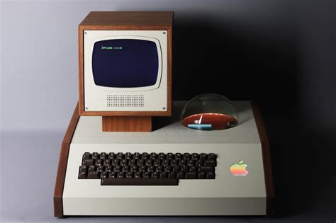 apple1 - LOVE HULTÉN