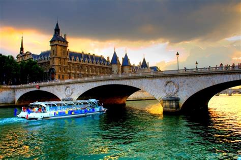 Билет на прогулочный кораблик по Сене "BATEAUX PARISIENS"