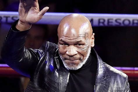 Mike Tyson In Einer Bar In La Von Mann Zum Kampf Herausgefordert