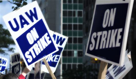 United Auto Workers Begin Historic Strike Against Ford Gm Stellantis