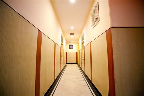 Hotel Moti Palace 𝗕𝗢𝗢𝗞 Agra Hotel