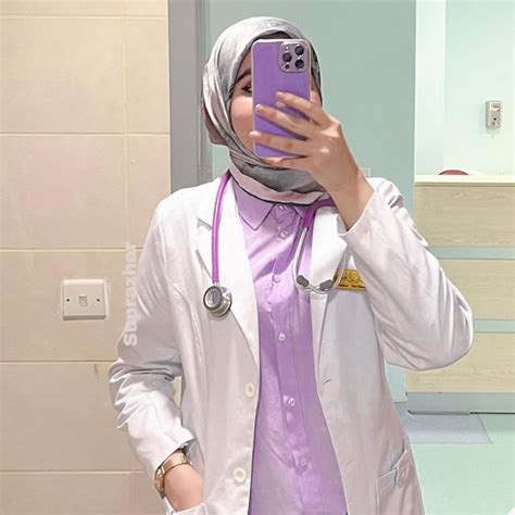 Pin By Fante Adib On Persian Bio In Doctor Outfit Hijabi Doctor