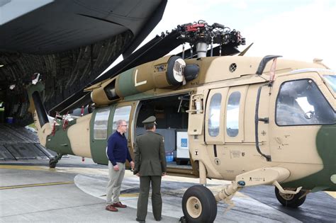 Anuncia EE UU entrega de 12 nuevos helicópteros Black Hawk a Policía