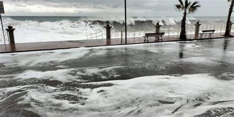 Maltempo Forti Mareggiate Su Tutta La Costa Ionica Della Sicilia