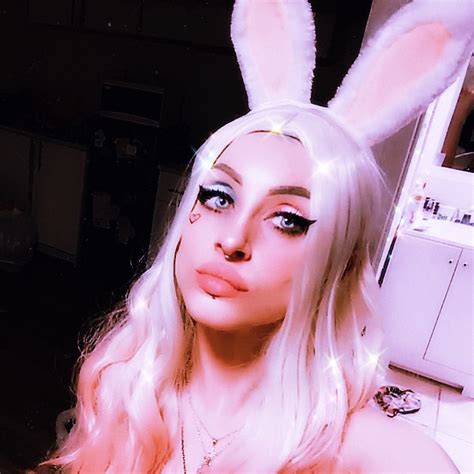 Vice 🎱 On Twitter Im Just A Cute Lil Bunny Rabbit I Dont Know Nothin 🐰🩷