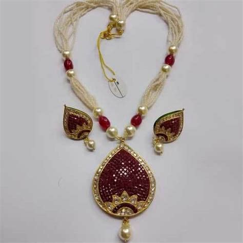 Gold Pendant Set At Best Price In India