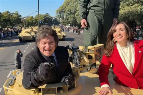 Javier Milei Y Victoria Villarruel Desfilaron Arriba De Un Tanque