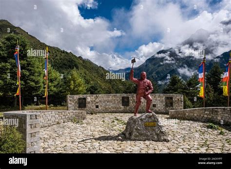 statue  tenzing norgay      attractions