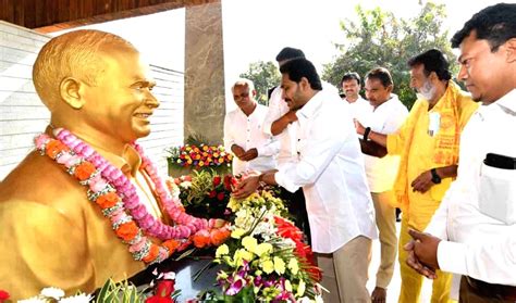 Andhra Pradesh Chief Minister Ys Jagan Mohan Reddy Offers Prayers To