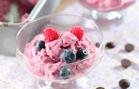 Cómo preparar helado de yogur de frutos rojos en 5 minutos Sooluciona