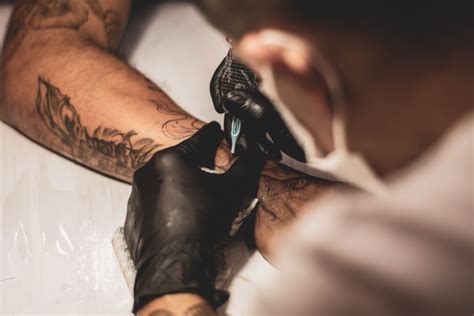 Tipps Zur Richtigen Tattoo Pflege Nach Dem Stechen Tattoo Ratgeber