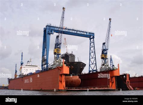 Floating dry dock hi-res stock photography and images - Alamy