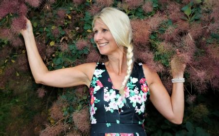 Mature Swiss Woman Models Female People Background Wallpapers On Desktop Nexus Image