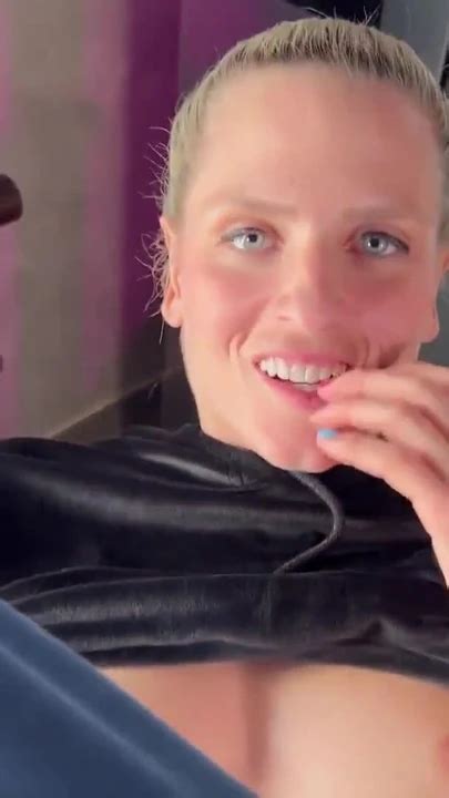 Schlüsselmoment von Deutscher amateur schnuggie91 bekommt beide löcher nach dem anal fingern