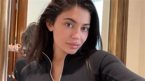 Kardashian Fans Stunned By Kylie Jenners Natural Face With ‘minimal