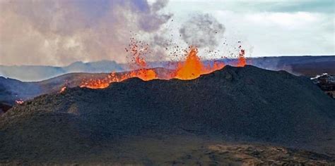 Hawaii deploys National Guard in volcano eruption response - Raw Story