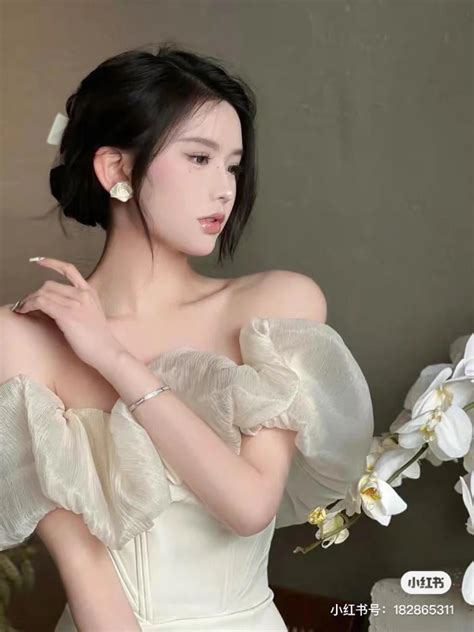 Tổng hợp 99 mẫu váy trễ vai hot trend quyến rũ cho bạn gái