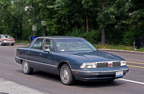 1993 Oldsmobile Ninety-Eight - Information and photos - MOMENTcar