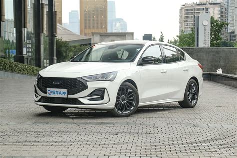 【福克斯三厢 Ecoboost 180 St Line侧前45度车头向左水平图片 汽车图片大全】 易车