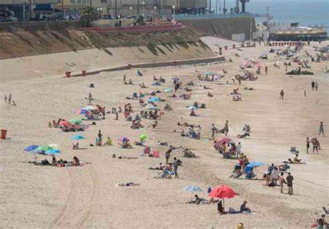 Tiempos De Playa Ayuntamiento De C Diz Anuncia Horarios Y Servicios En