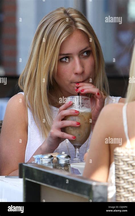 Kristin Cavallari Mtv Reality Show The Hills Filming On Location At