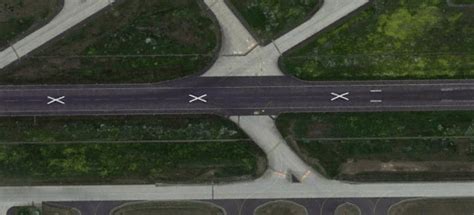 Icao Recommended Airport Signs Runway And Taxiway Markings Aviation